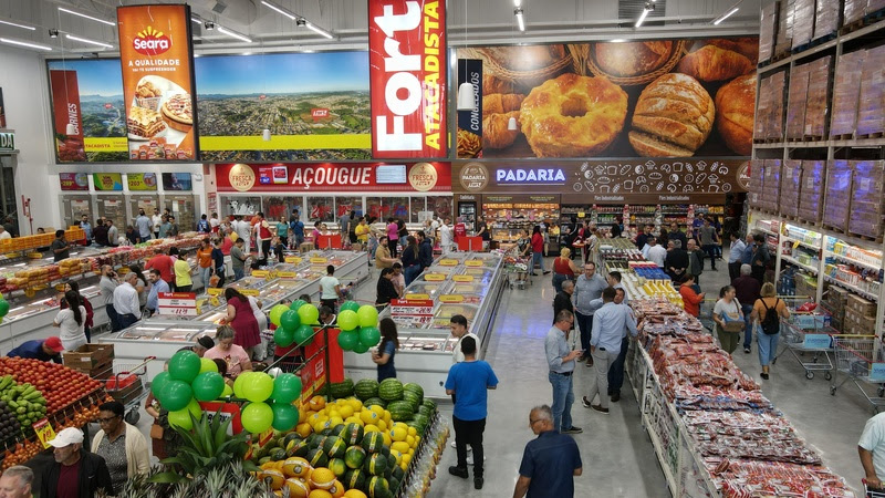 Nova loja já vem equipada com Açougue Carne Fresca e Padaria Fort - Foto: Marcelo Pertile